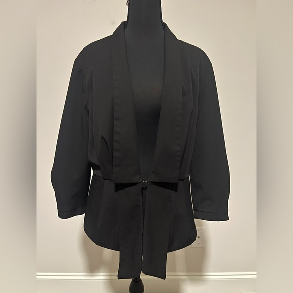 Bisou Bisou Jackets & Blazers - Bisou Bisou Women's Black Kimono Blazer peplum back Size Large